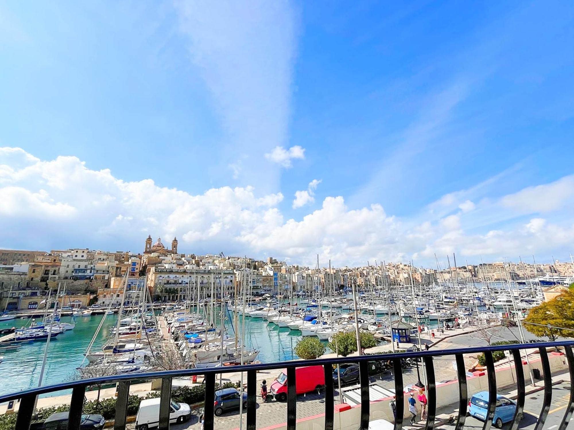 Seafront Highly Furnished Fl 4 Apartment *